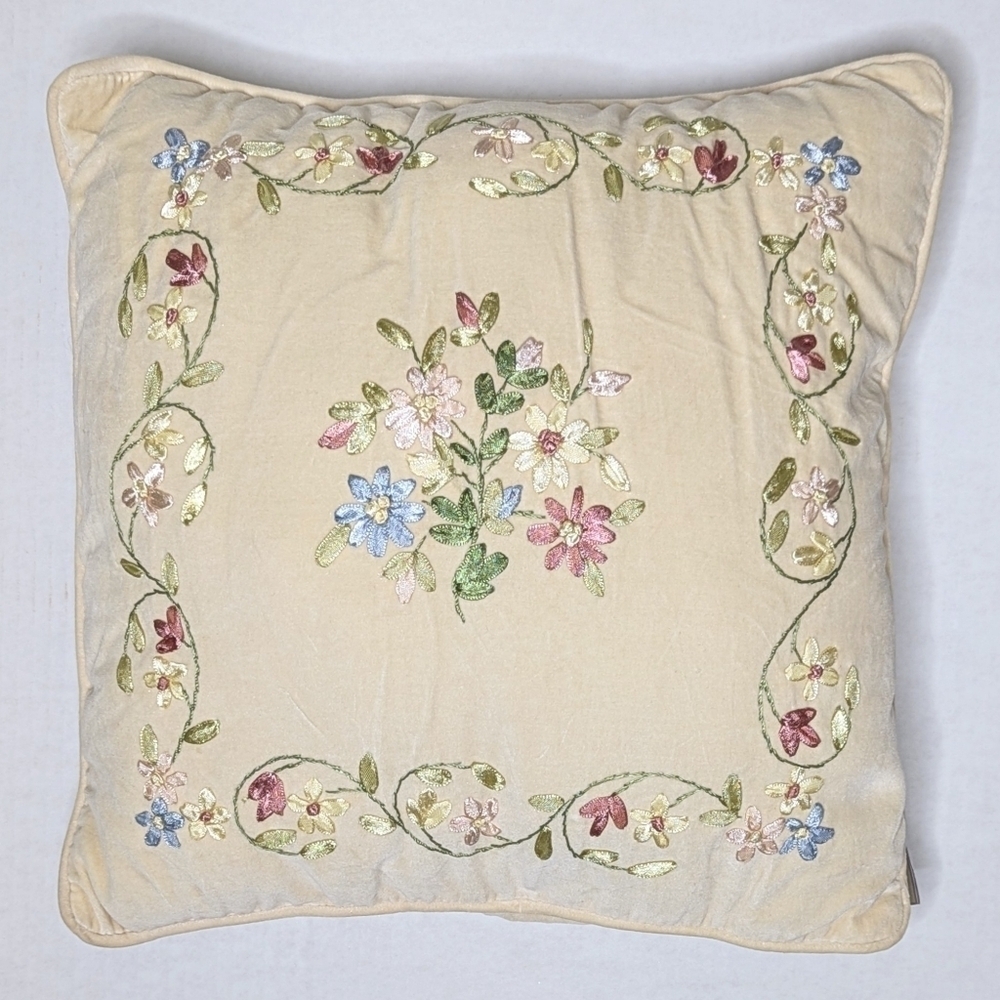 Vintage NWT Ribbon Creamy Velvet Floral Victoria's Garden 13" x 13" Pillow